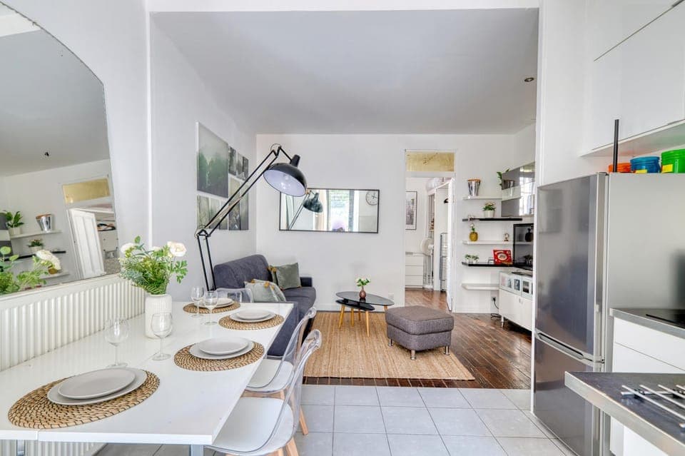 Living room, Dining area, Meals