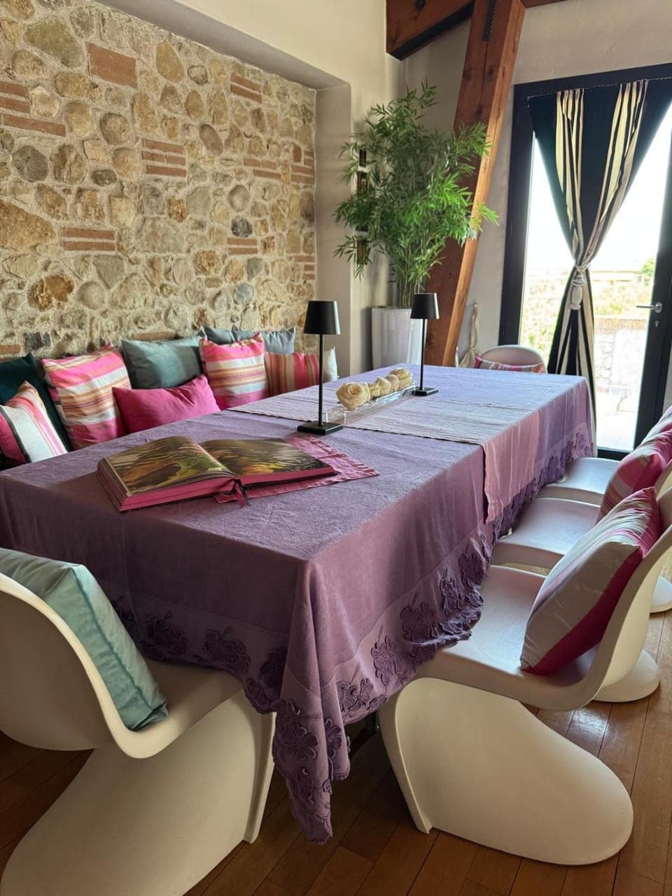 Living room, Business facilities, Dining area