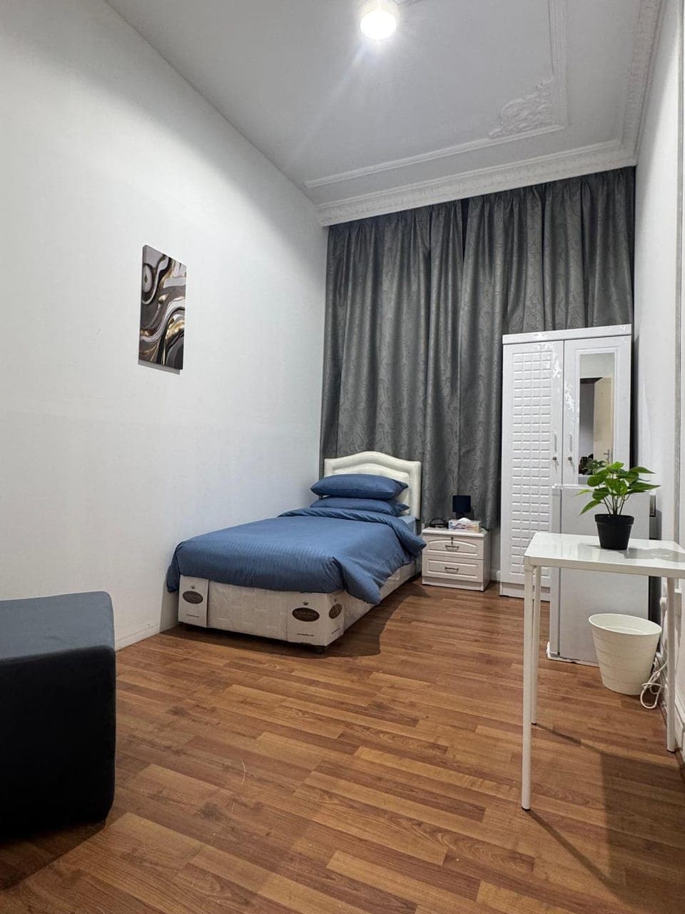 Bed, Photo of the whole room, Bedroom