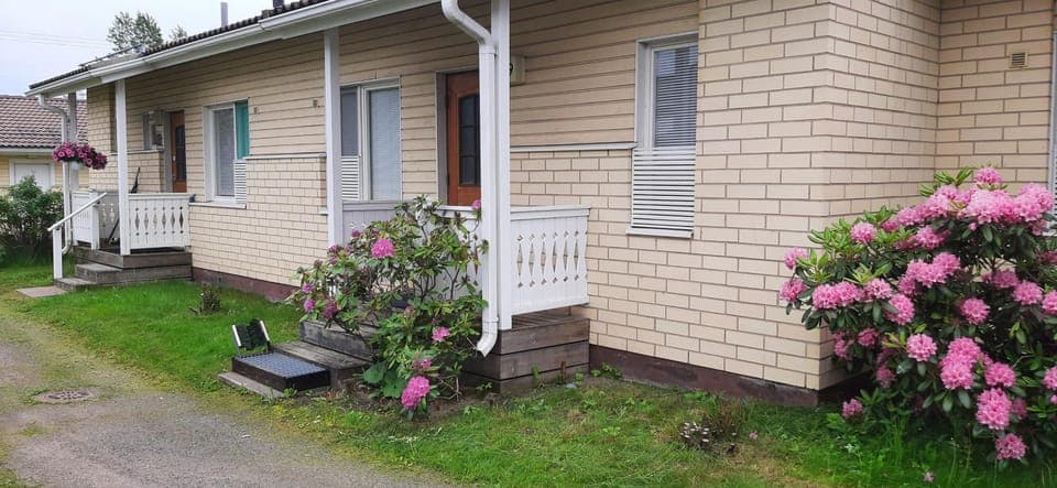 Property building, Day, Neighbourhood