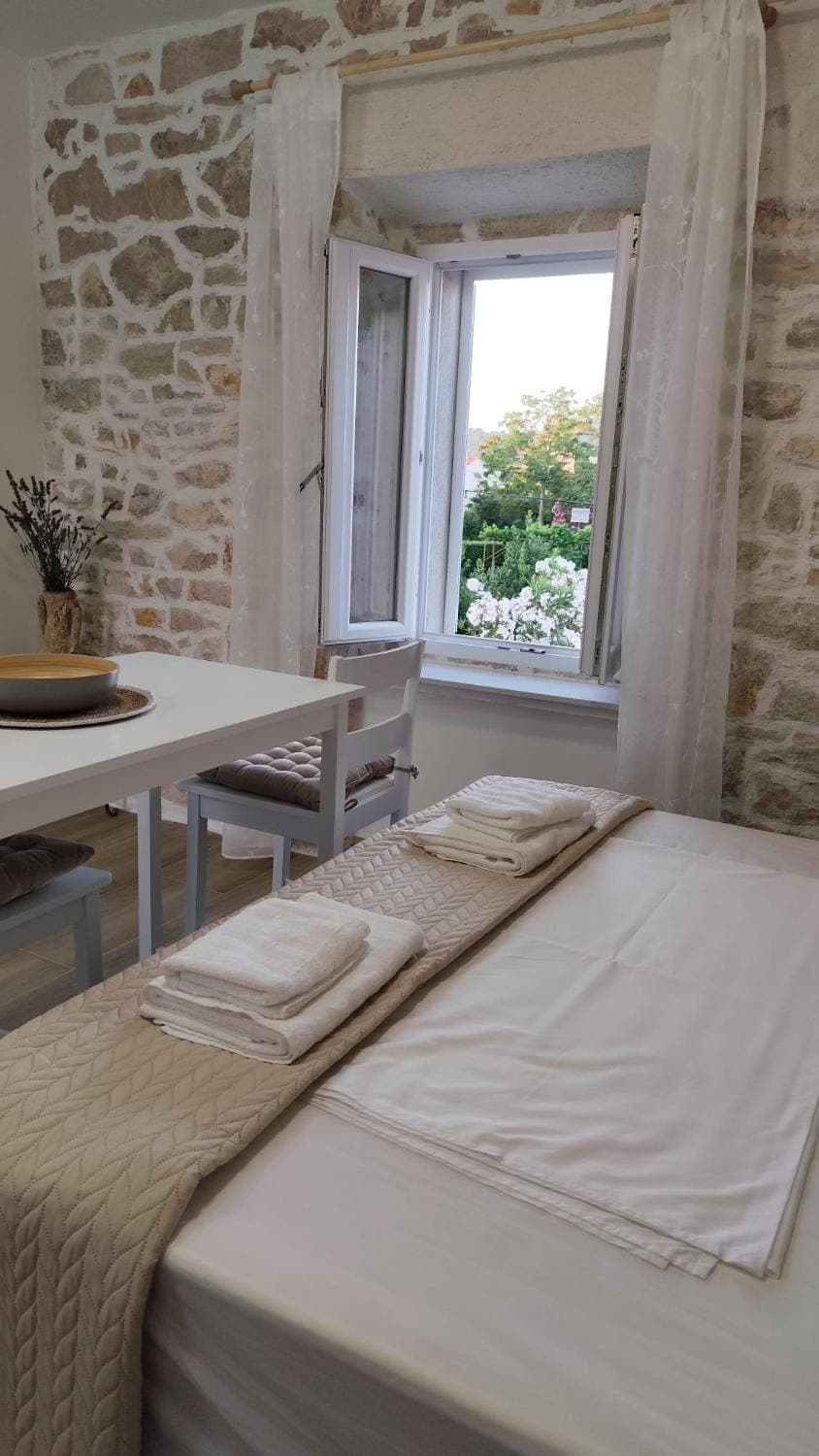 Bed, View (from property/room), Dining area, Bedroom, towels