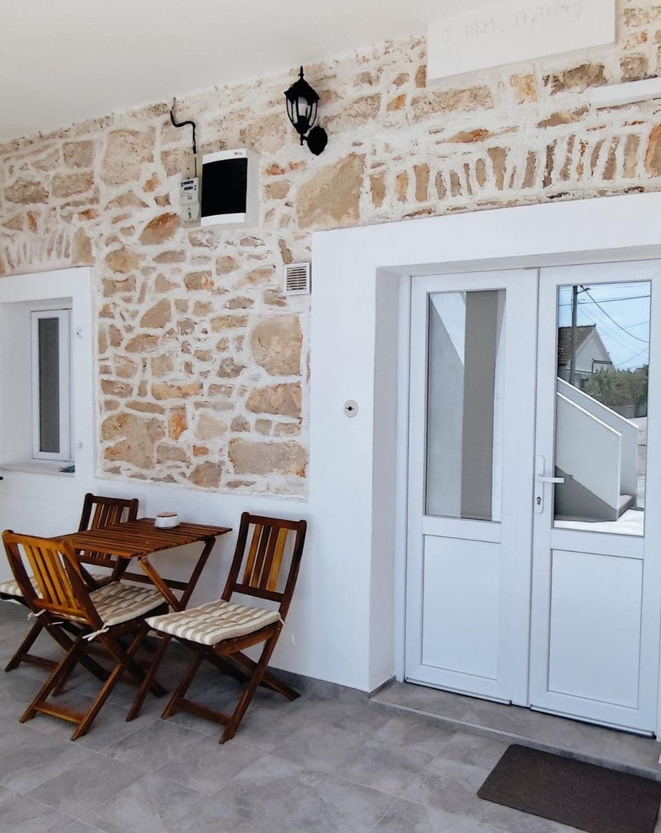 Patio, Facade/entrance, Balcony/Terrace, Seating area