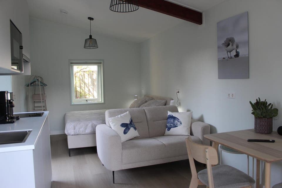 Seating area, Dining area, Bedroom, kitchen