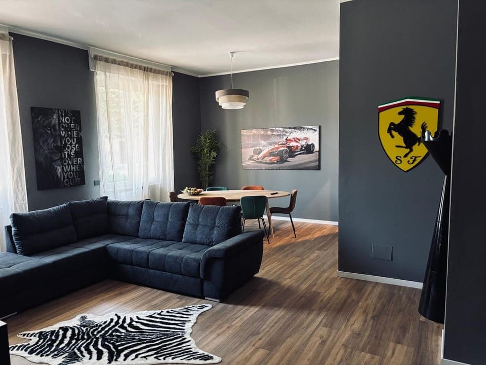 TV and multimedia, Living room, Photo of the whole room, Seating area, Dining area