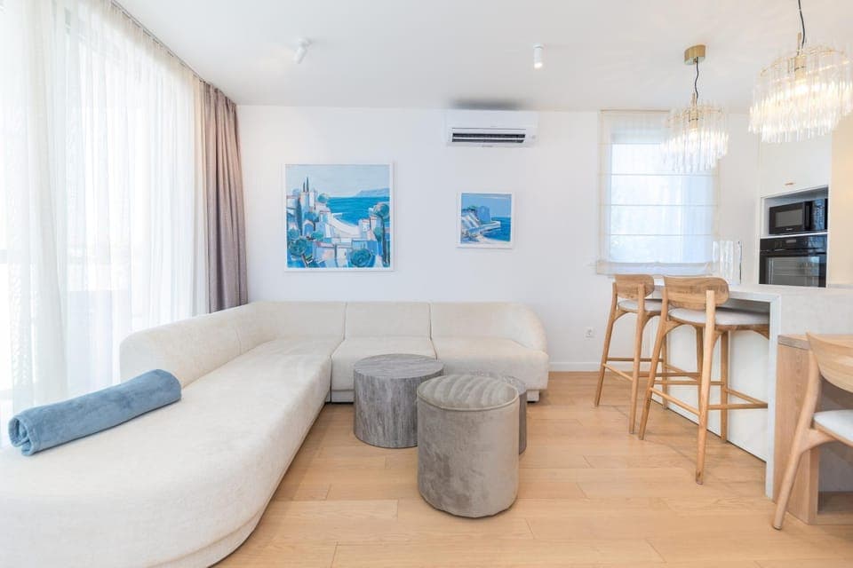 Kitchen or kitchenette, Seating area