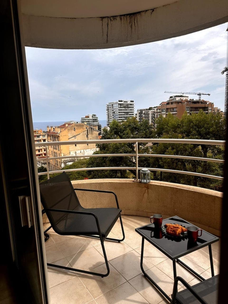 Patio, Day, Natural landscape, View (from property/room), Balcony/Terrace, Living room, Food and drinks, Seating area, Dining area, Food