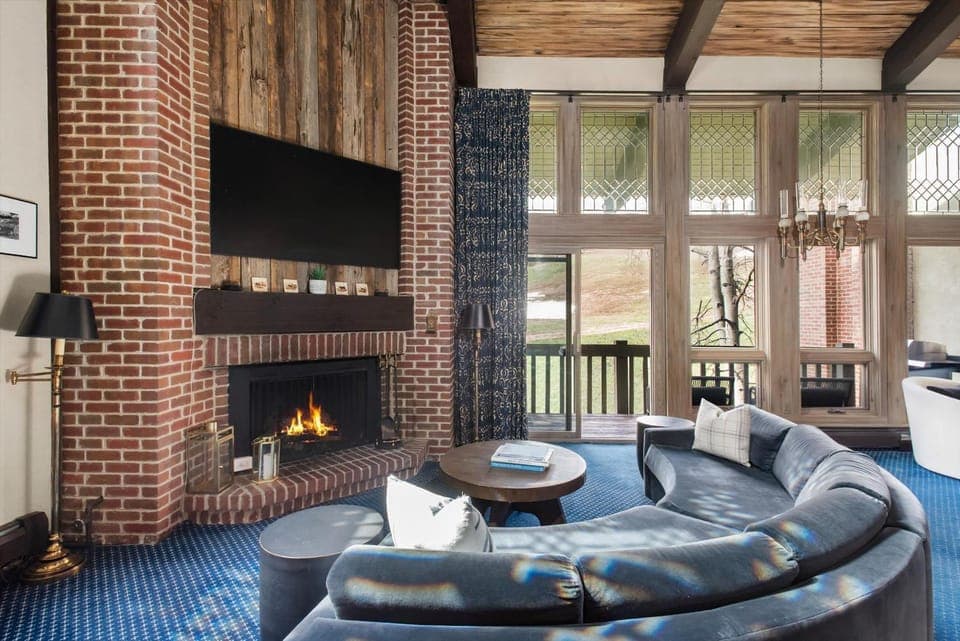 Ski-in Ski-out Interlude 3BR Penthouse Hot Tub House in Snowmass Village