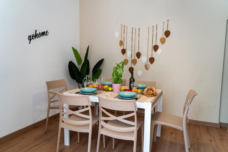 Food and drinks, Dining area