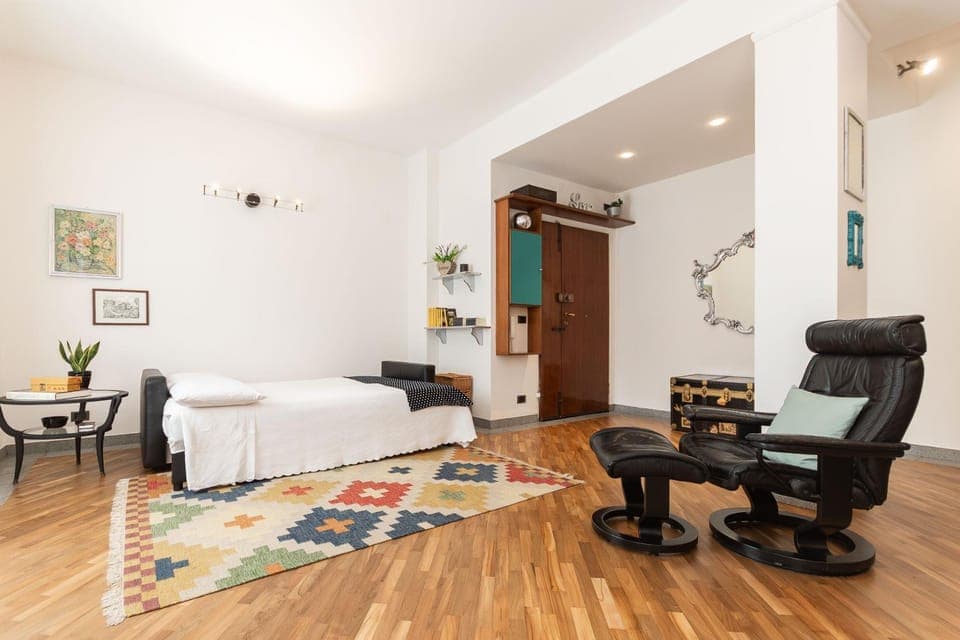 Bed, Living room, Photo of the whole room, Seating area, Bedroom