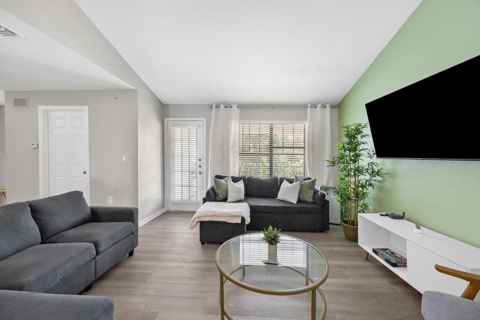 Communal lounge/ TV room, TV and multimedia, Living room