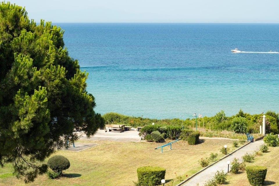 Nearby landmark, Balcony/Terrace, Beach, Sea view