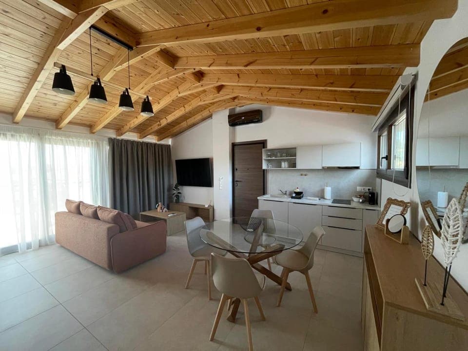 TV and multimedia, Kitchen or kitchenette, Living room, Dining area