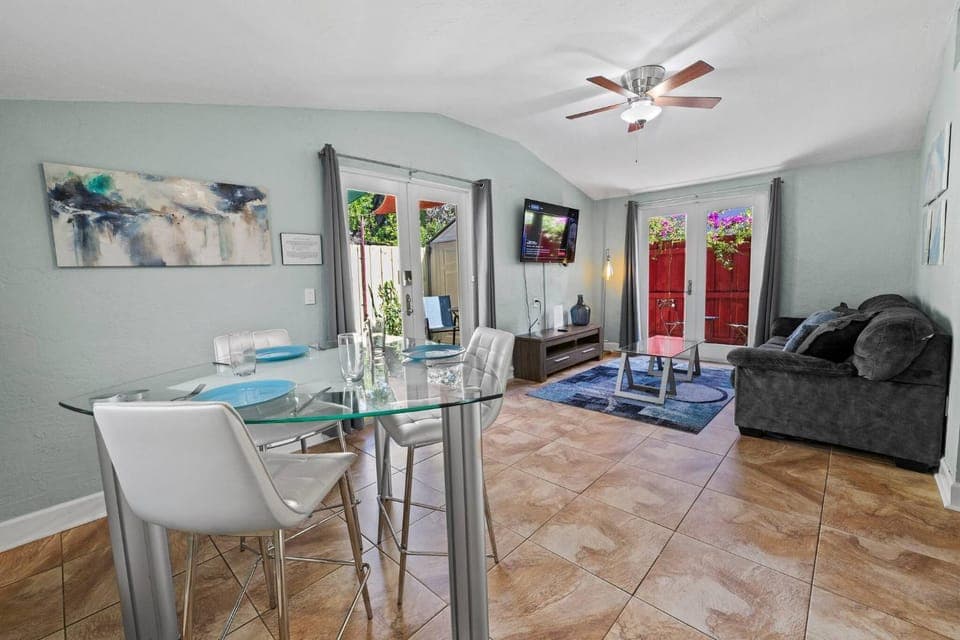 Restaurant/places to eat, Food close-up, Food and drinks, Dining area, Food, Meals