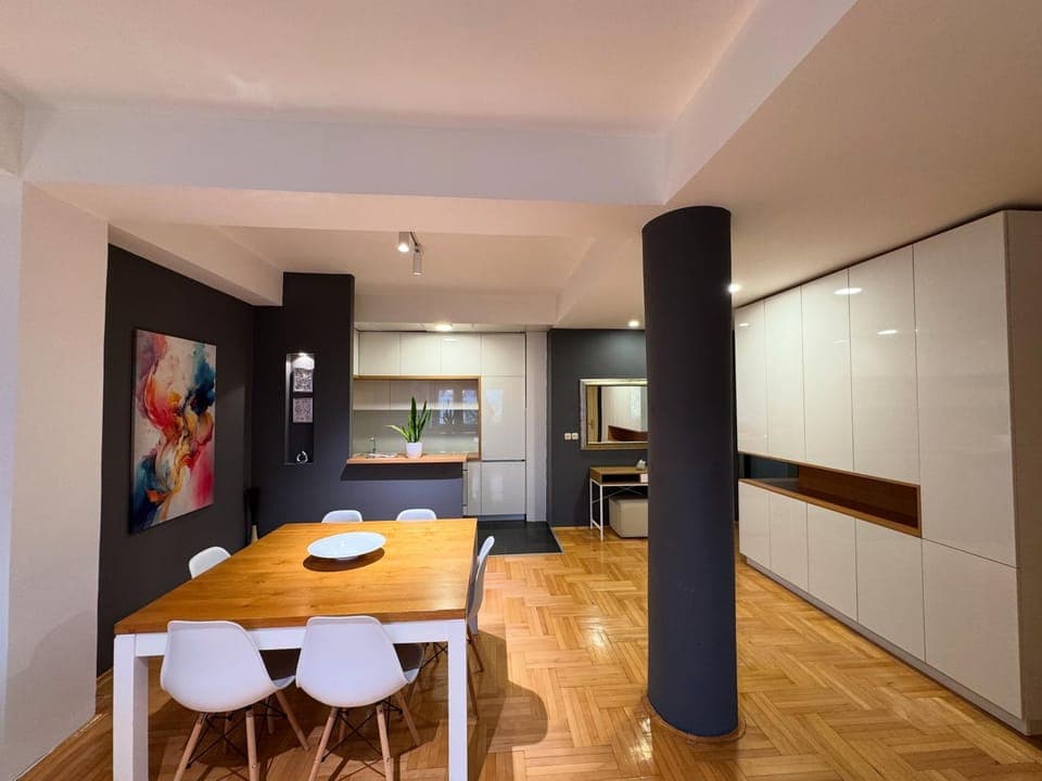 Kitchen or kitchenette, Dining area, oven, stove