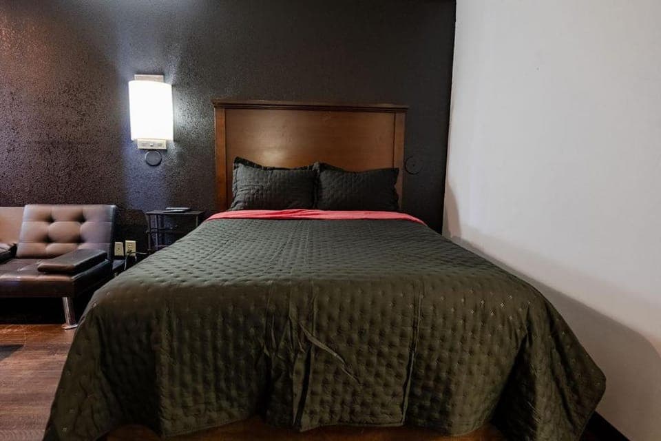 Bed, Living room, Bedroom