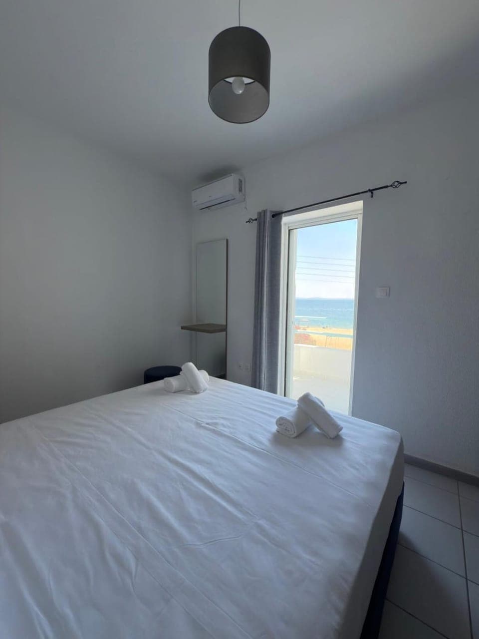 Bed, Photo of the whole room, Bedroom, Sea view, towels