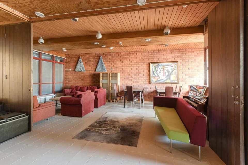 Communal lounge/ TV room