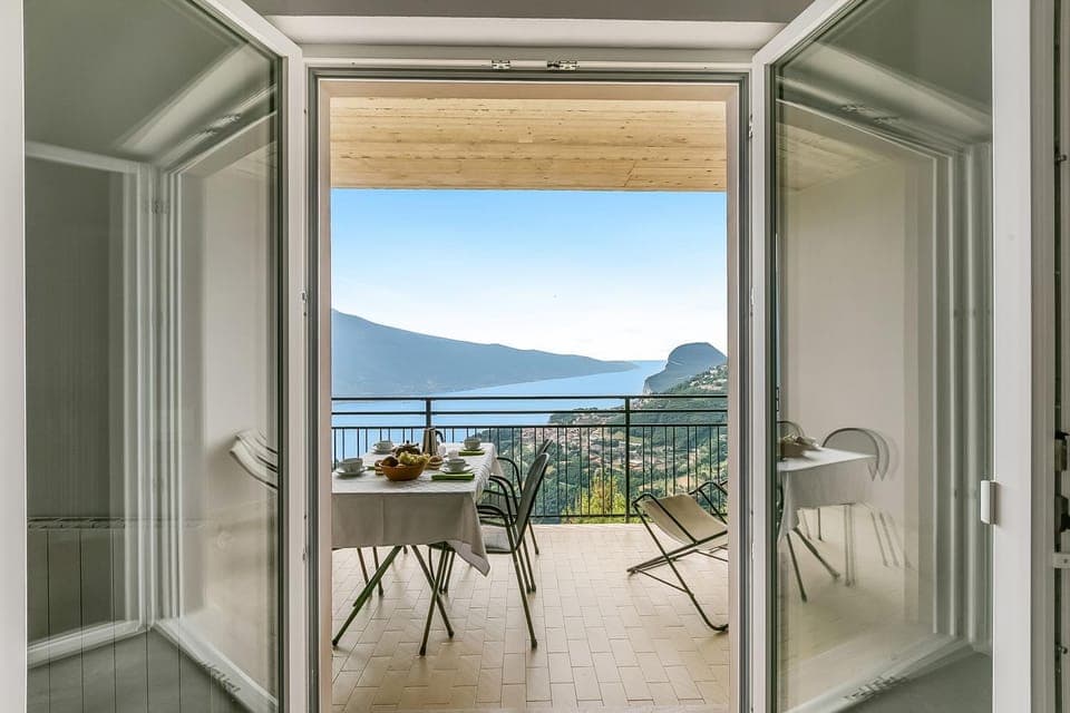 View (from property/room), Balcony/Terrace, Dining area