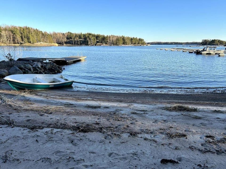 Kalastajan unelma - oma ranta ja laituri - vesillelaskuramppi Chalet in Uusimaa