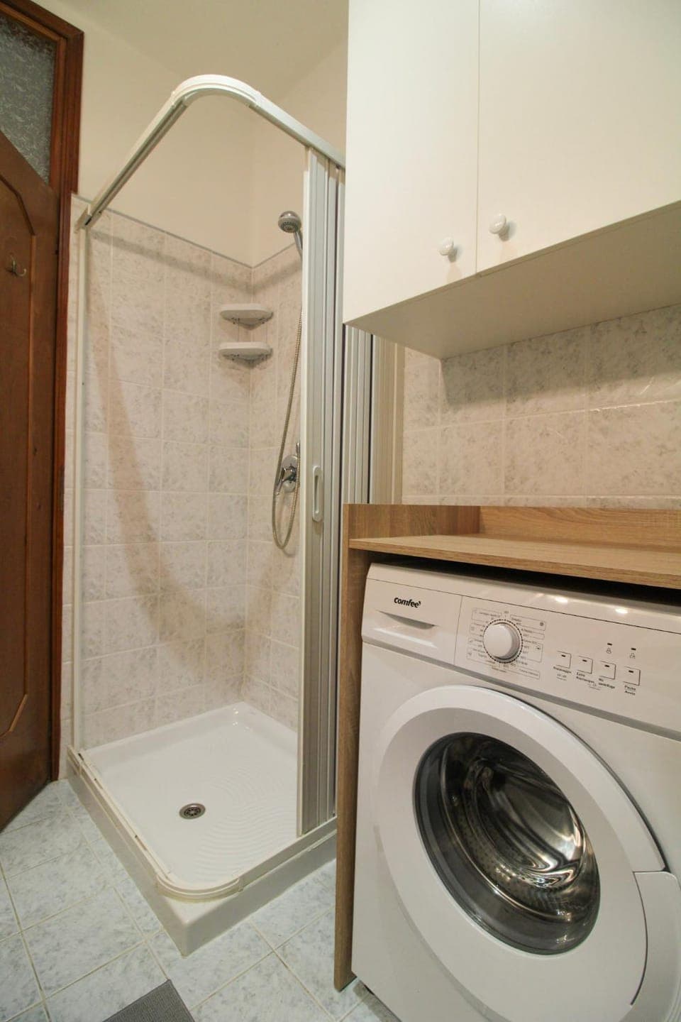 Shower, Bathroom, towels, washing machine