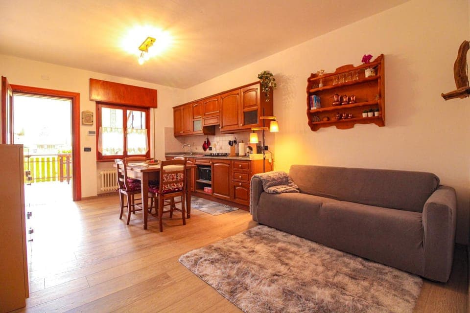 Kitchen or kitchenette, Living room, Seating area, Dining area, pet friendly, stove