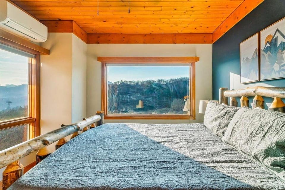 Endless Vistas - Amazing Views, Gameroom, Sauna, Hot Tub, 3 Pools Chalet in Gatlinburg