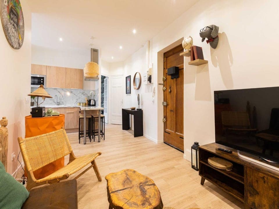 TV and multimedia, Kitchen or kitchenette, Living room, Seating area