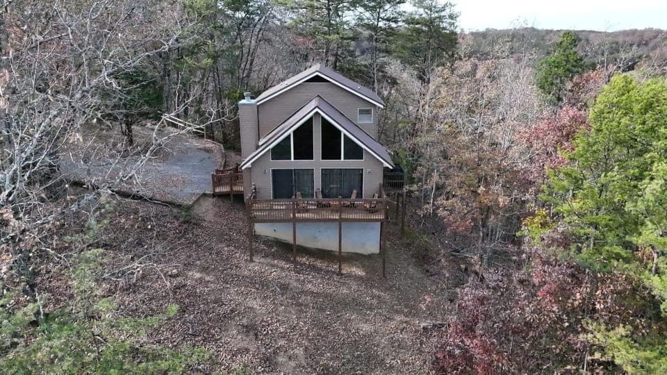 Property building, Day, Neighbourhood, Natural landscape, Bird's eye view, View (from property/room), View (from property/room), Decorative detail, Decorative detail, Autumn, Pets, Pets, City view, City view, Mountain view, Mountain view, pet friendly, pet friendly