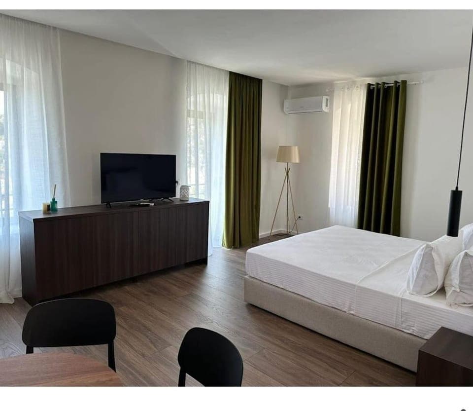 Bed, Photo of the whole room