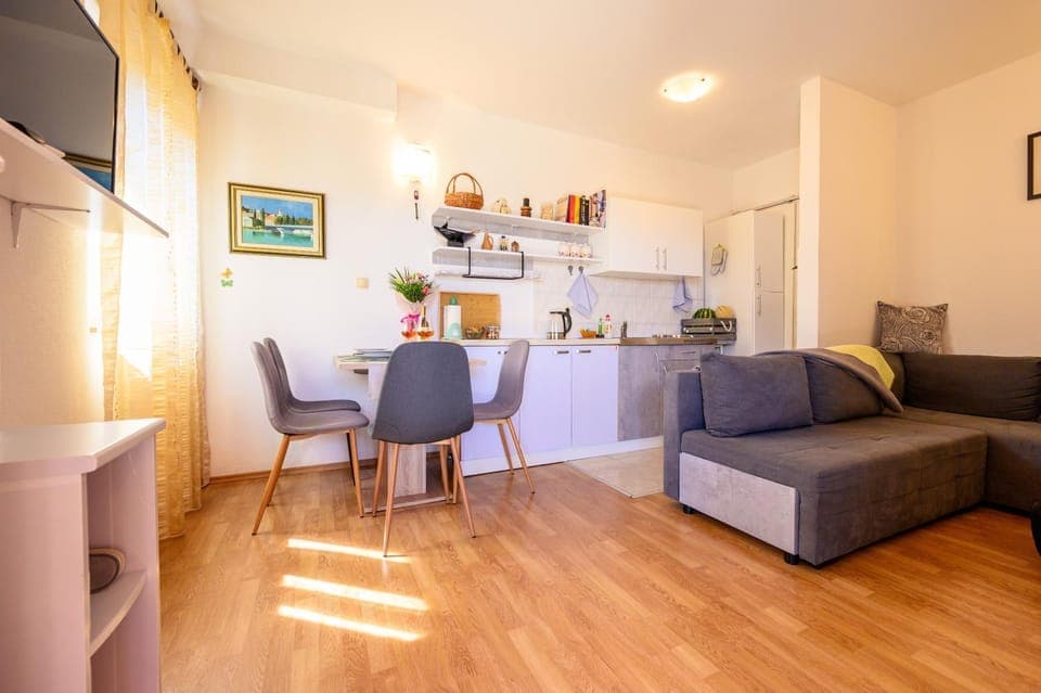 Kitchen or kitchenette, Living room, Dining area