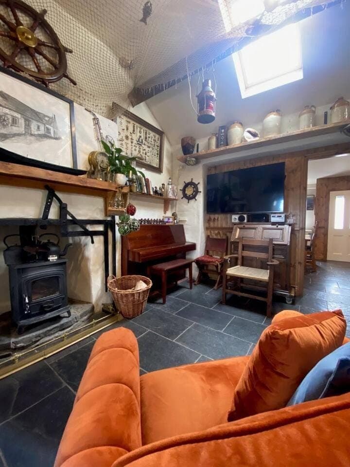 Charming Music Shop -Town Centre House in Dingle