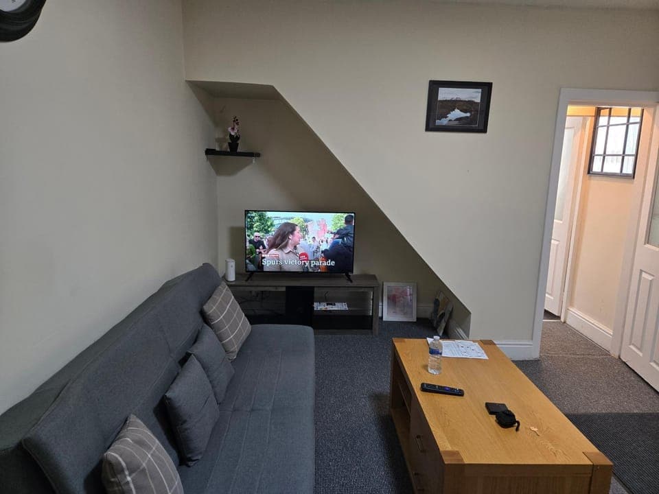 Communal lounge/ TV room, Communal lounge/ TV room