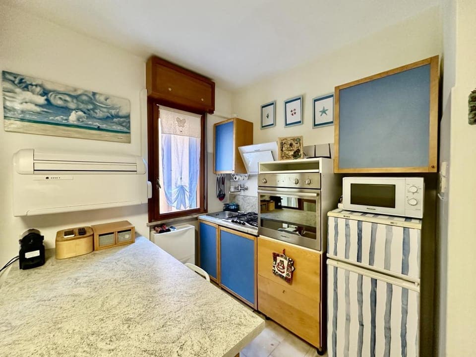 Kitchen or kitchenette, oven, stove