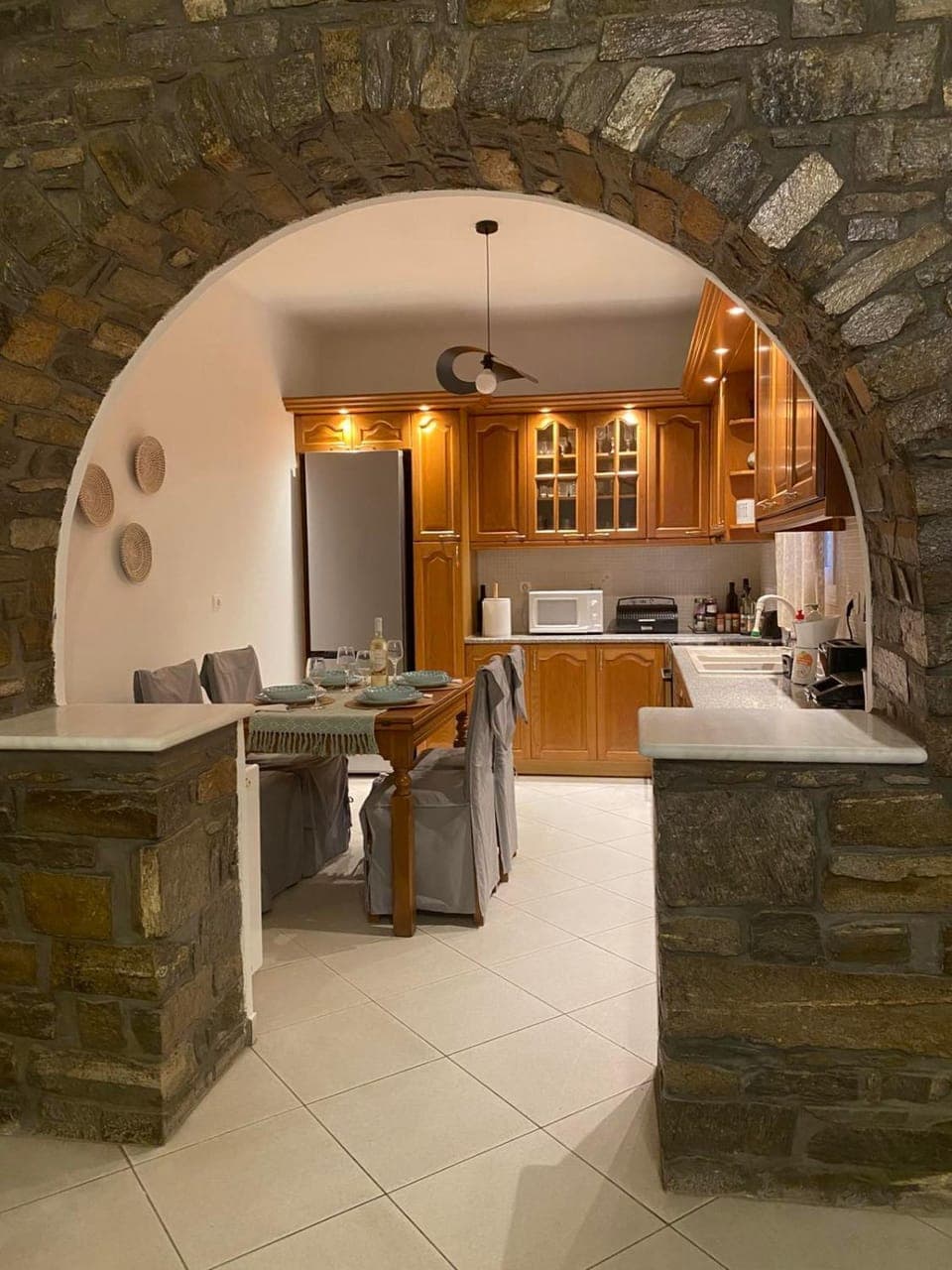 Kitchen or kitchenette, Dining area