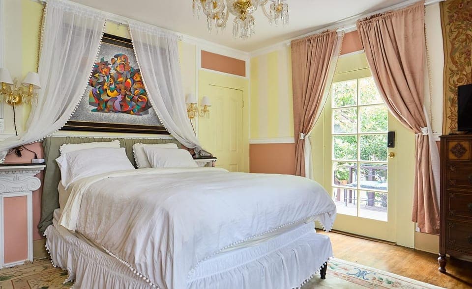 Bed, Photo of the whole room