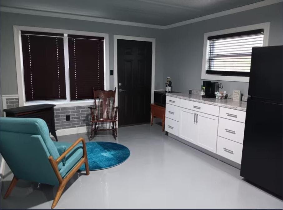 Kitchen or kitchenette, Seating area