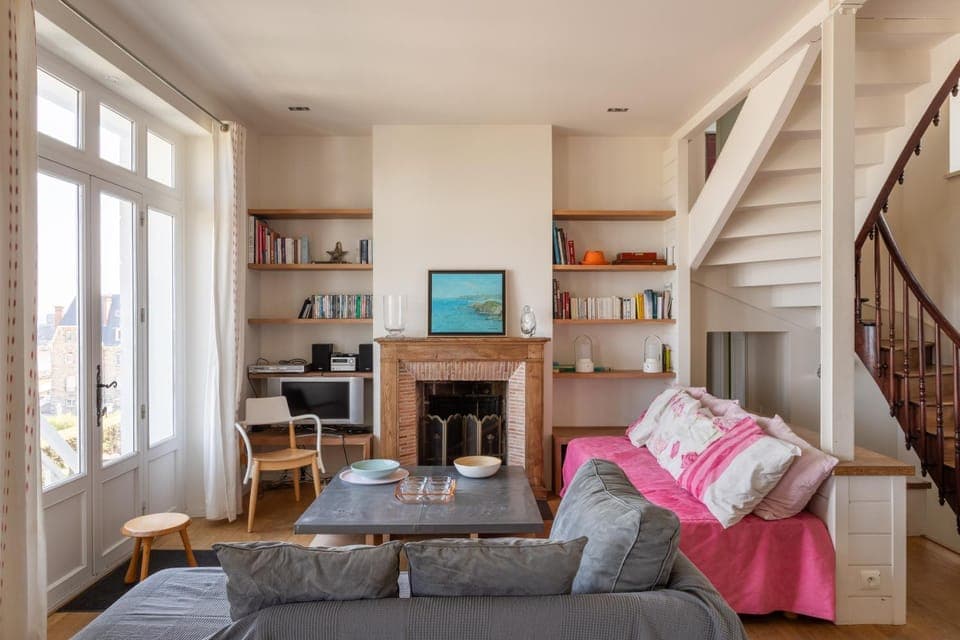 Library, Living room