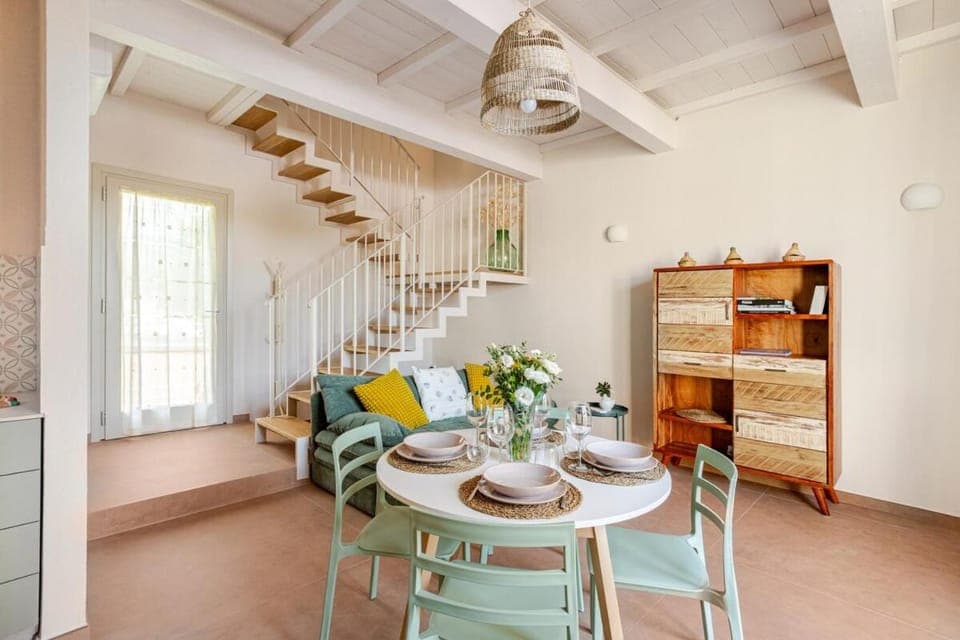 Living room, Seating area, Dining area, air conditioner