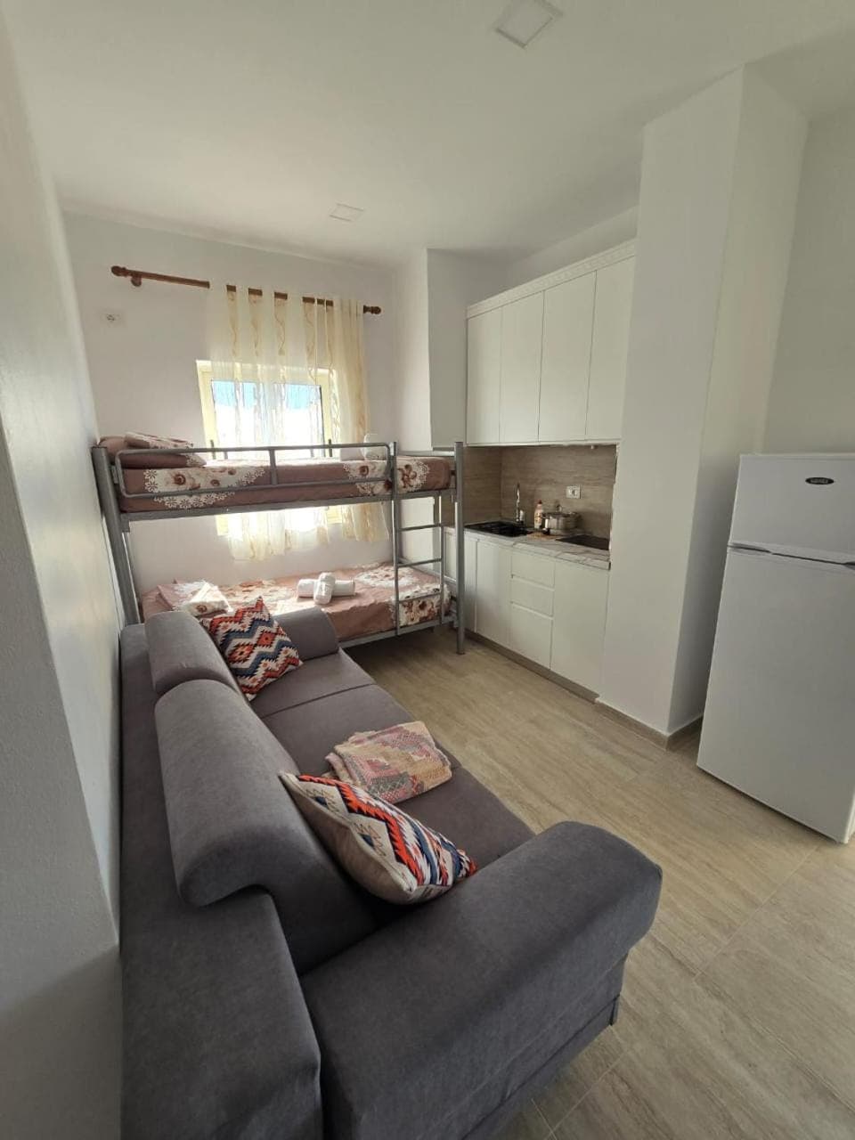 Bed, Kitchen or kitchenette, Seating area, minibar