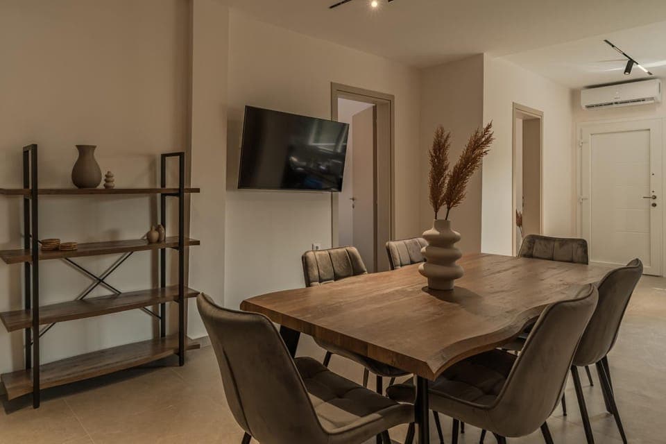 Communal lounge/ TV room, TV and multimedia, Living room