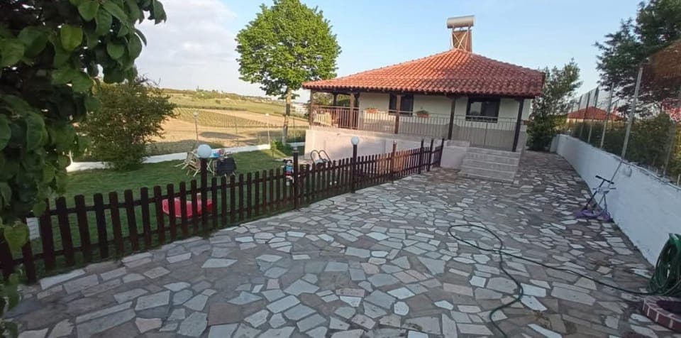 Property building, Facade/entrance, Natural landscape, Garden, Garden, Garden view, Inner courtyard view