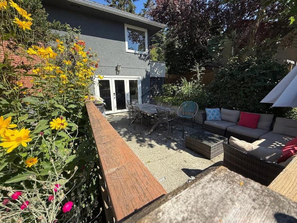 Facade/entrance, Balcony/Terrace