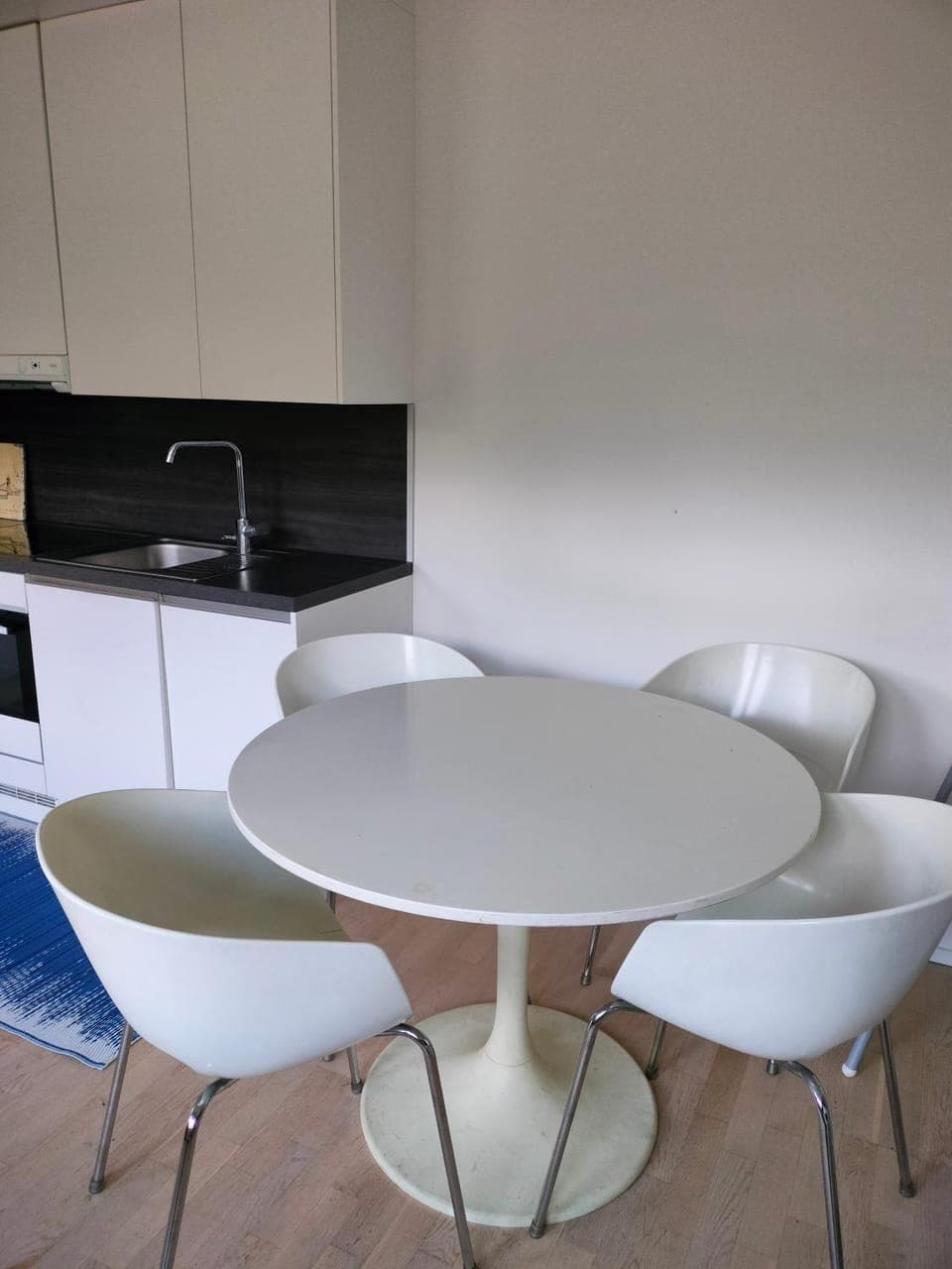 Huoneisto terassilla & parkkipaikalla Apartment in Uusimaa