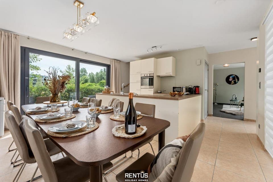 Dining area, kitchen