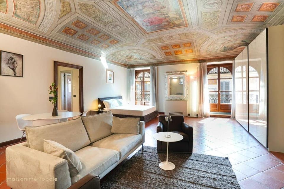 Bed, Living room, Photo of the whole room, Seating area, Bedroom