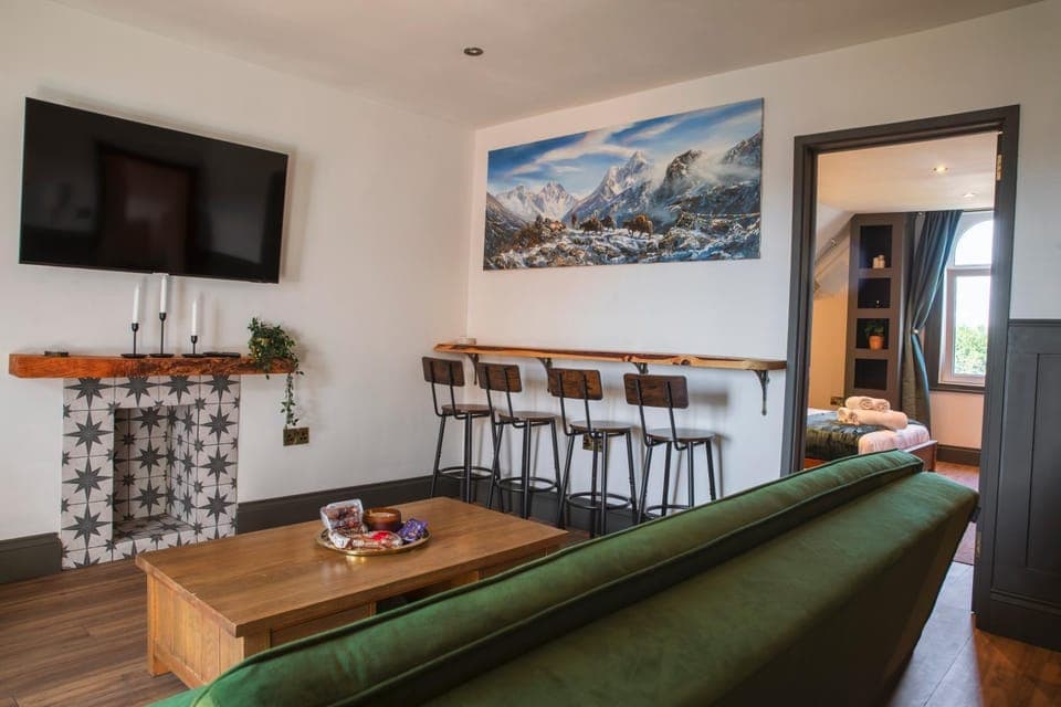 Living room, Dining area