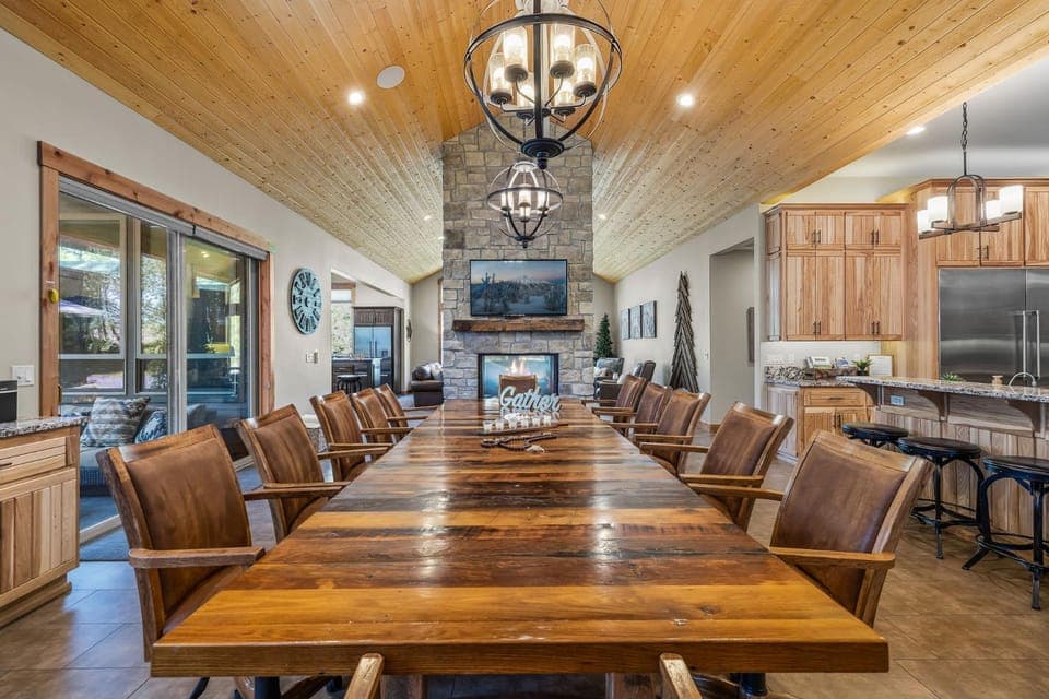 Executive 8BR 8 BA Luxury Lodge Home that Sleeps 20 House in Sunriver