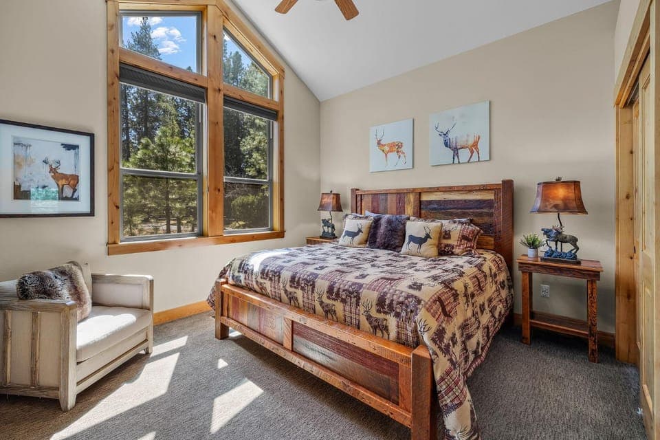 Executive 8BR 8 BA Luxury Lodge Home that Sleeps 20 House in Sunriver
