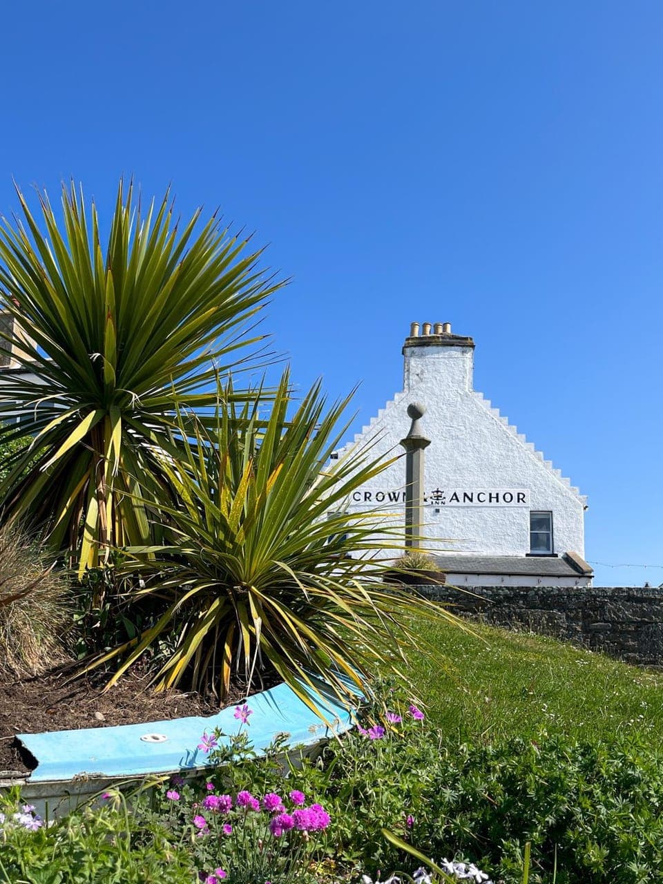 Property building, Nearby landmark, Spring, Natural landscape, Landmark view, Location