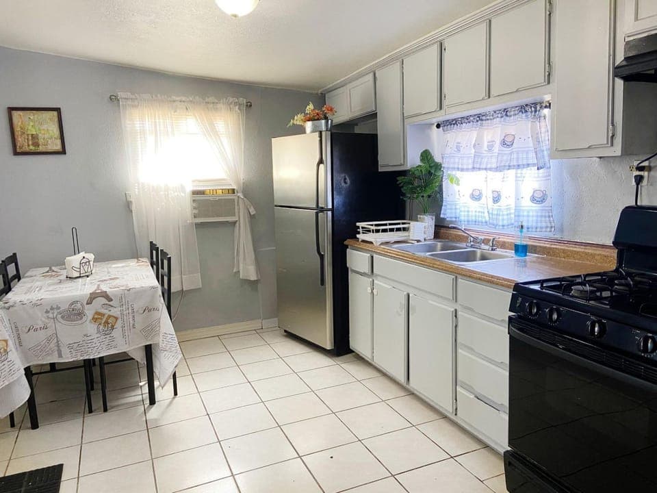 Corner Gem Near Yarbrough Zaragoza I10 unit 1 Apartment in Ciudad Juarez